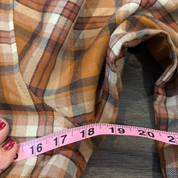 Lucky Brand V-neck,collar,long sleeve,rust plaid,button down, tie waist - Picture 8 of 11